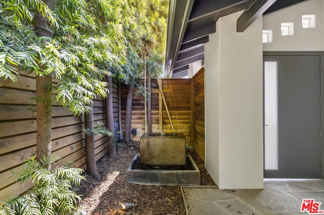 2655 31st St, Santa Monica CA  90405-3012 exterior