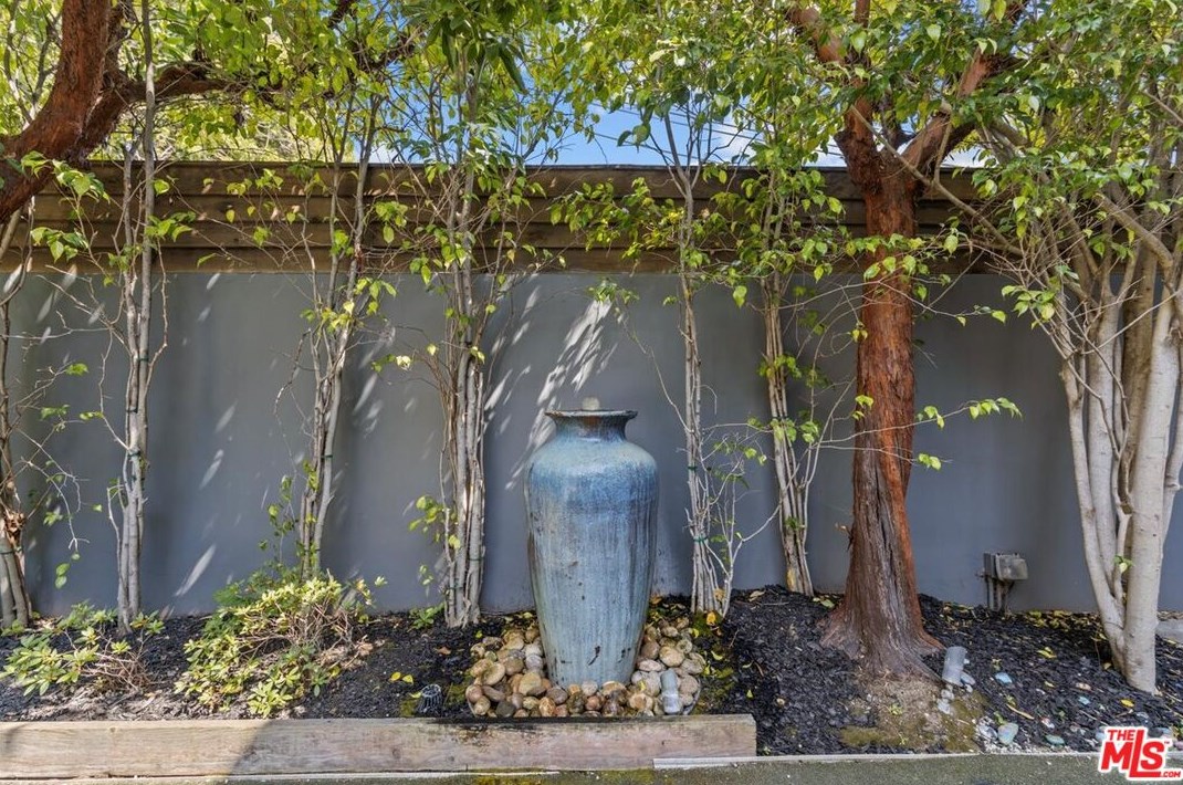 2655 31st St, Santa Monica CA  90405-3012 exterior