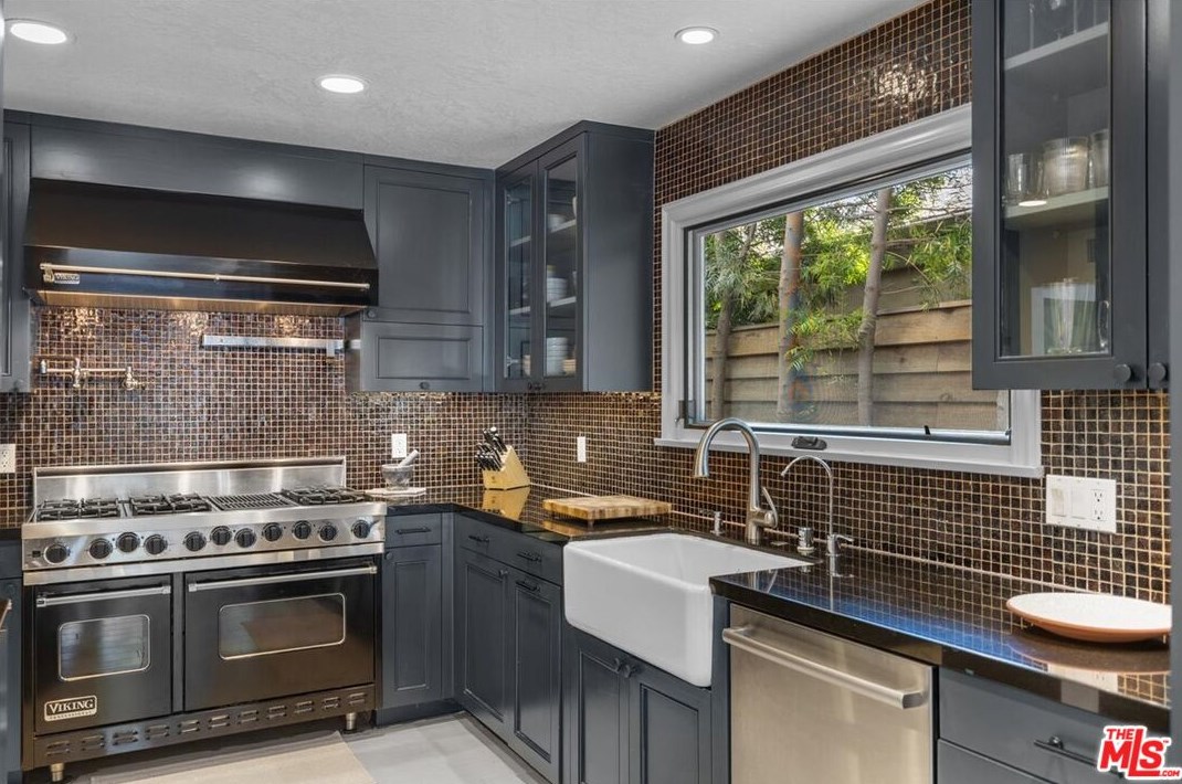 2655 31st St, Santa Monica CA  90405-3012 exterior