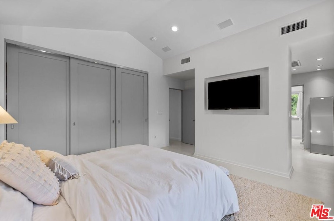 2655 31st St, Santa Monica CA  90405-3012 exterior