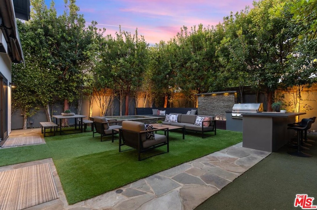 2655 31st St, Santa Monica CA  90405-3012 exterior