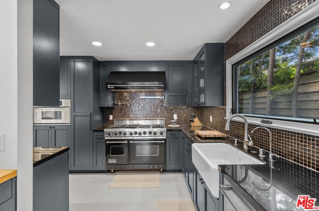2655 31st St, Santa Monica CA  90405-3012 exterior