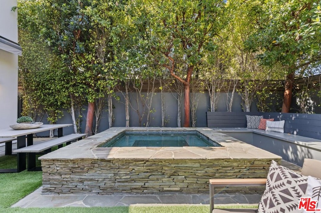 2655 31st St, Santa Monica CA  90405-3012 exterior