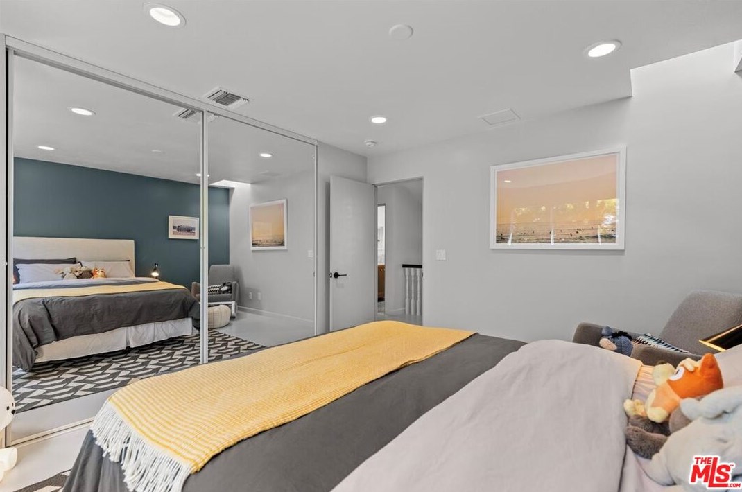 2655 31st St, Santa Monica CA  90405-3012 exterior