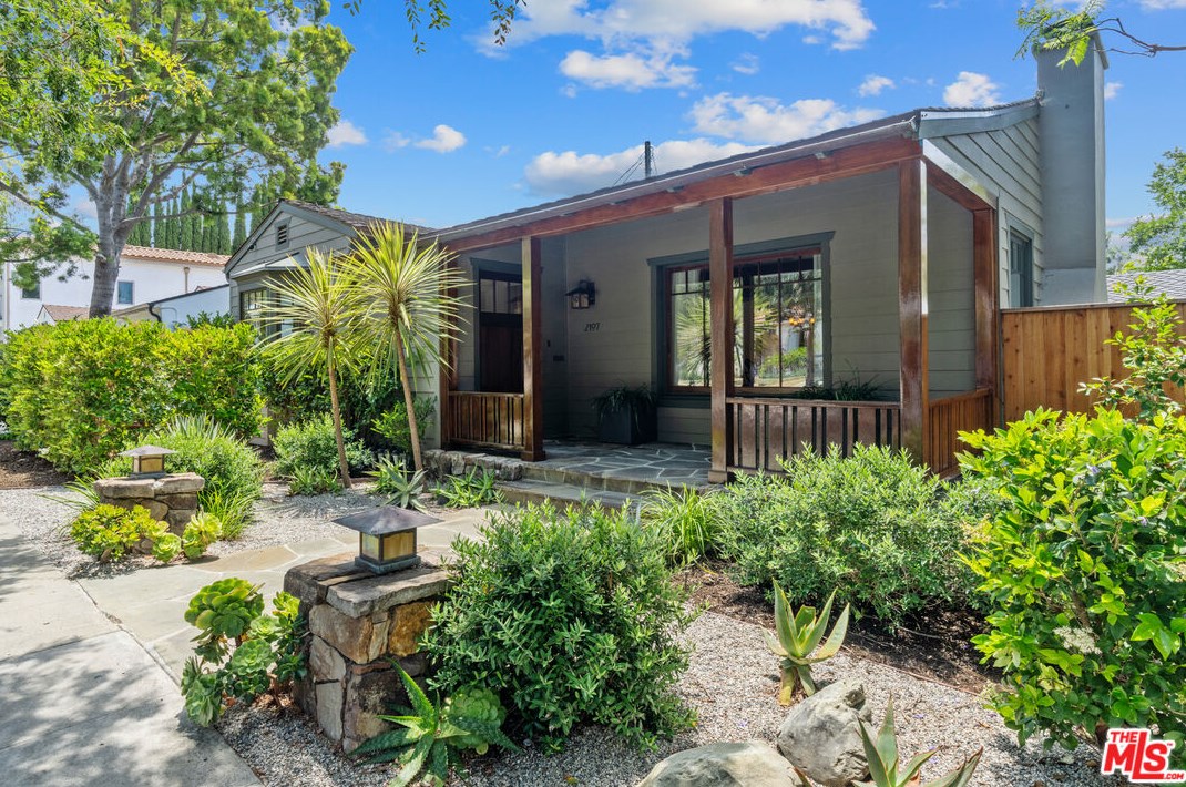 2107 Fox Hills Dr, Los Angeles CA  90025-6004 exterior