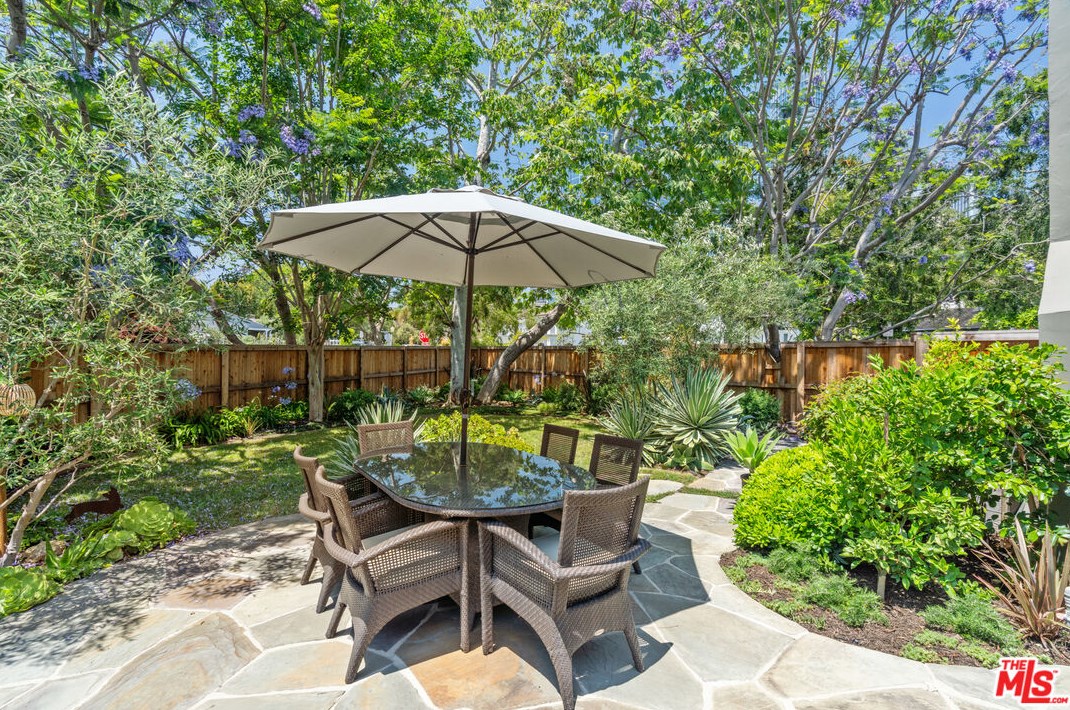 2107 Fox Hills Dr, Los Angeles CA  90025-6004 exterior