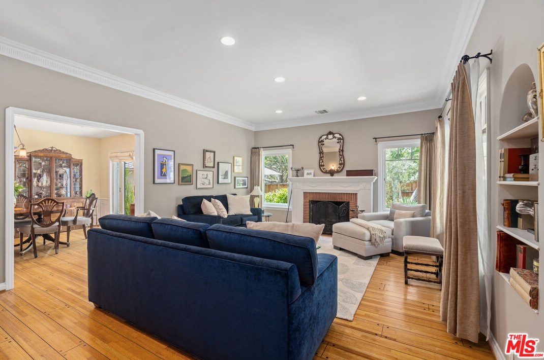 2107 Fox Hills Dr, Los Angeles CA  90025-6004 exterior