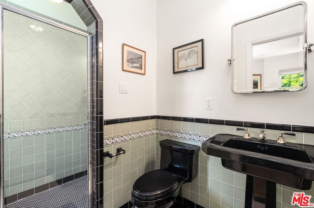 2107 Fox Hills Dr, Los Angeles CA  90025-6004 exterior