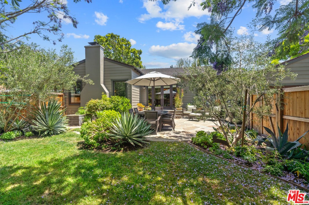 2107 Fox Hills Dr, Los Angeles CA  90025-6004 exterior