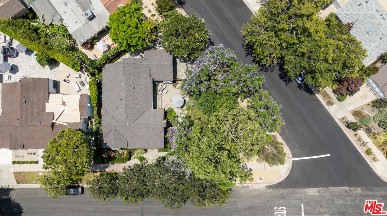 2107 Fox Hills Dr, Los Angeles CA  90025-6004 exterior