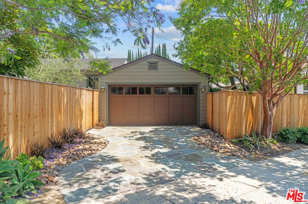 2107 Fox Hills Dr, Los Angeles CA  90025-6004 exterior
