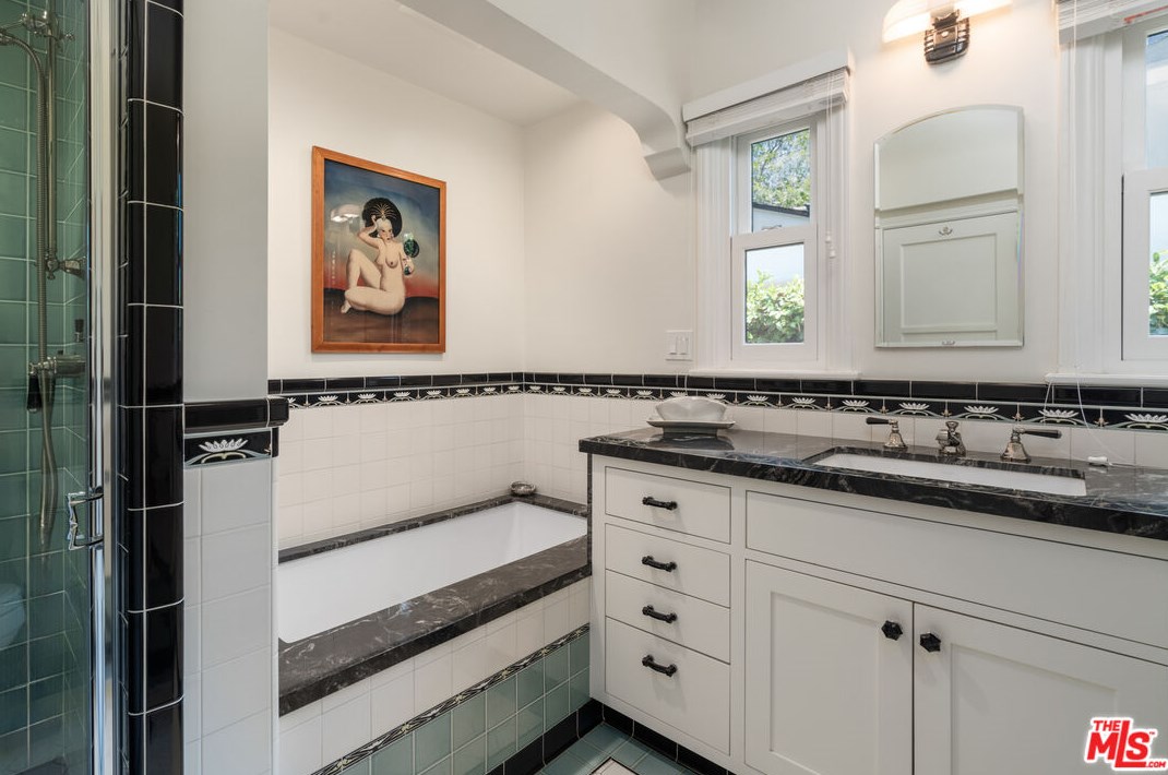 2107 Fox Hills Dr, Los Angeles CA  90025-6004 exterior