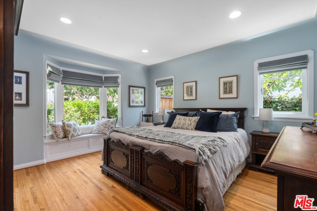 2107 Fox Hills Dr, Los Angeles CA  90025-6004 exterior