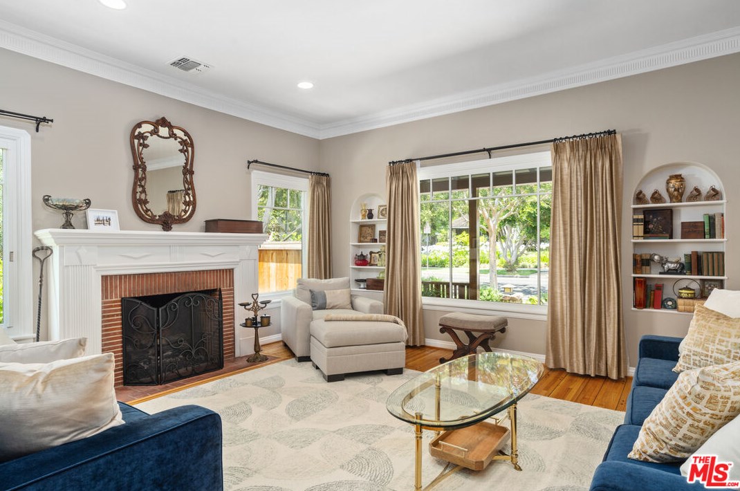 2107 Fox Hills Dr, Los Angeles CA  90025-6004 exterior