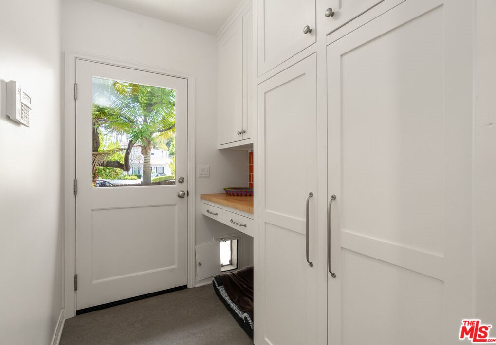 2107 Fox Hills Dr, Los Angeles CA  90025-6004 exterior