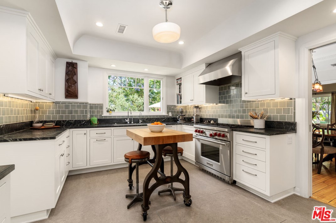 2107 Fox Hills Dr, Los Angeles CA  90025-6004 exterior