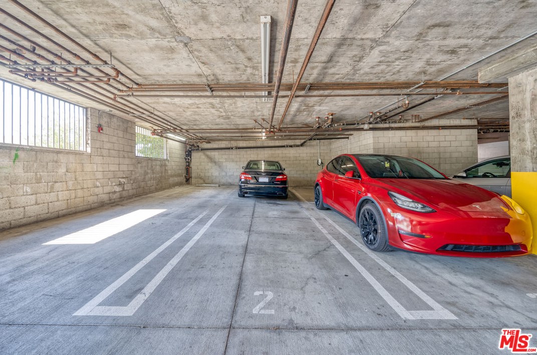 962 Gramercy Dr, Los Angeles CA  90019-2260 exterior