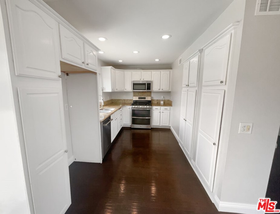 20821 Lancelot Ln, Huntington Beach, CA 92646