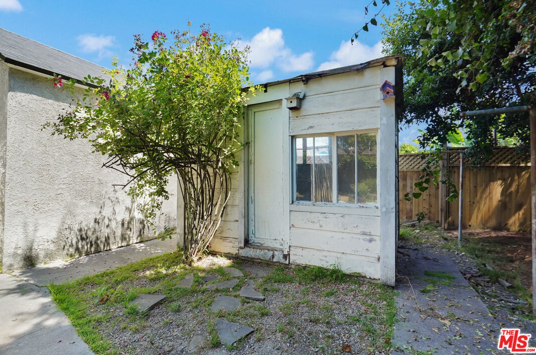 2739 Midvale Ave, Los Angeles CA  90064-4215 exterior