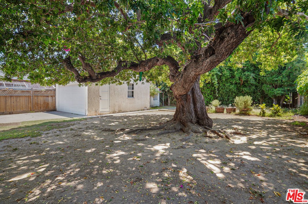 2739 Midvale Ave, Los Angeles CA  90064-4215 exterior
