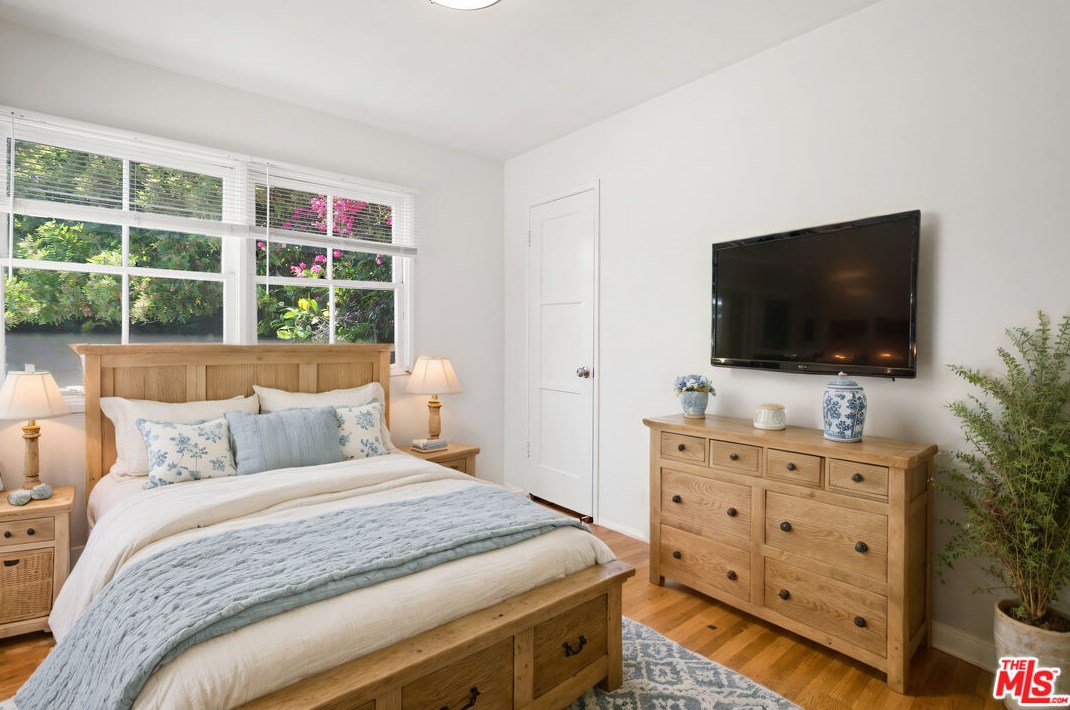 2739 Midvale Ave, Los Angeles CA  90064-4215 exterior