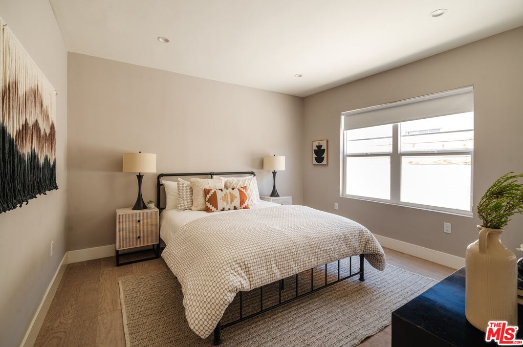 5469 8th Ave, Los Angeles CA  90043-2517 exterior