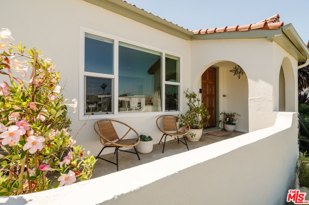 5469 8th Ave, Los Angeles CA  90043-2517 exterior