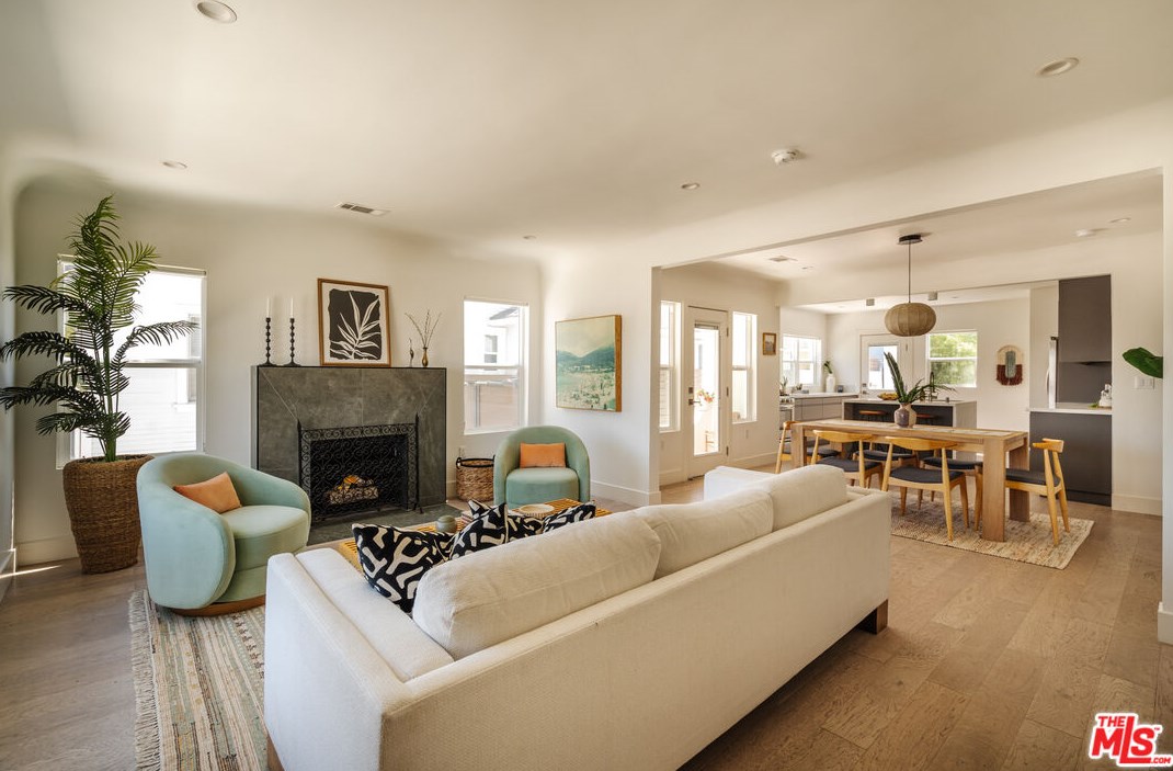 5469 8th Ave, Los Angeles CA  90043-2517 exterior