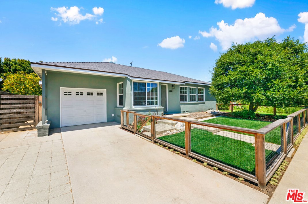 5861 Fairbrook St, Long Beach, CA 90815-3237