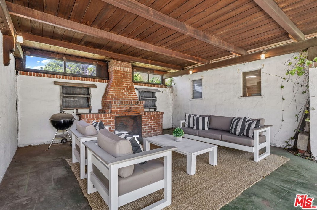 9025 Hargis St, Los Angeles CA  90034-1926 exterior