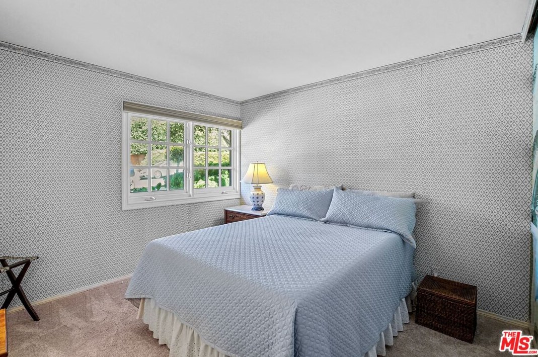 2421 La Condesa Dr, Los Angeles CA  90049-1221 exterior