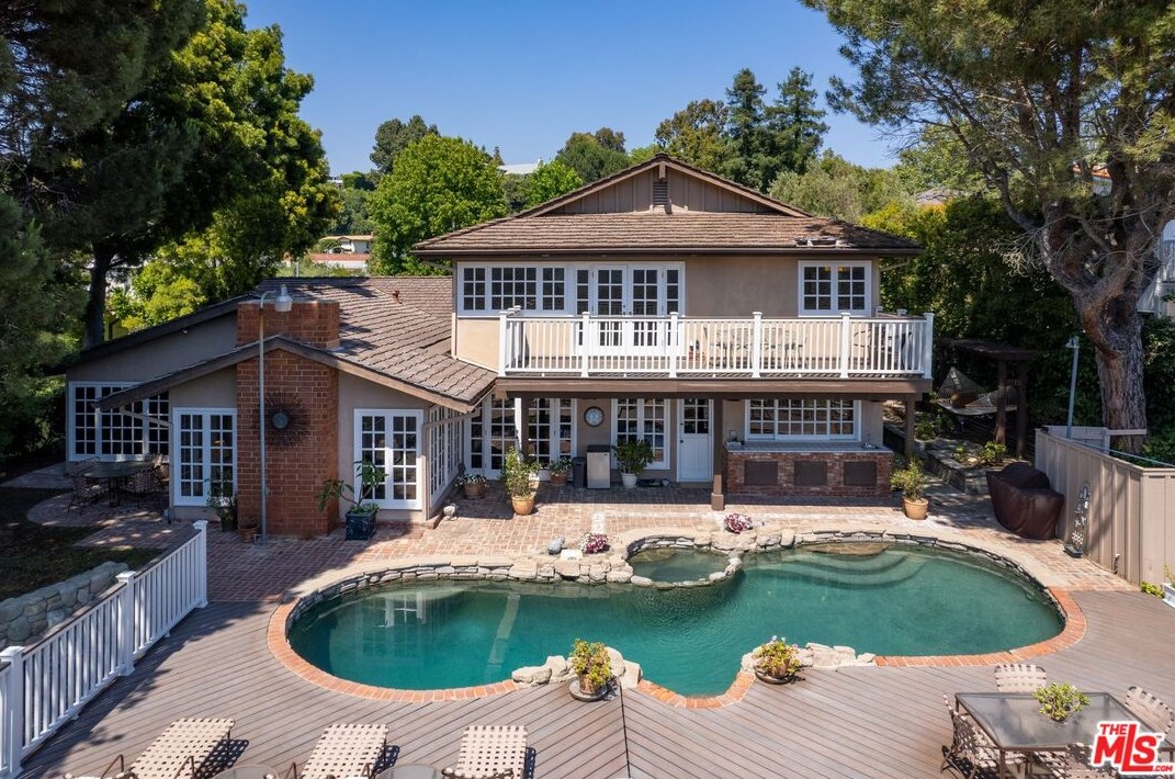 2421 La Condesa Dr, Los Angeles CA  90049-1221 exterior