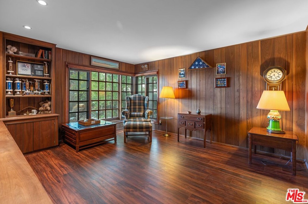 2421 La Condesa Dr, Los Angeles CA  90049-1221 exterior
