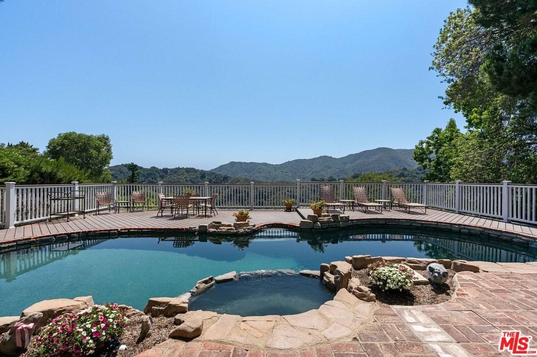 2421 La Condesa Dr, Los Angeles, CA 90049-1221