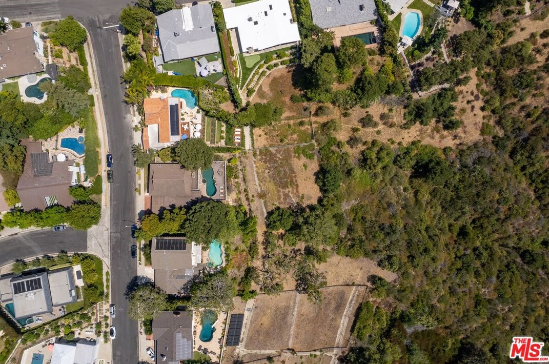 2421 La Condesa Dr, Los Angeles CA  90049-1221 exterior