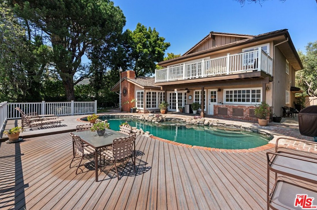 2421 La Condesa Dr, Los Angeles CA  90049-1221 exterior