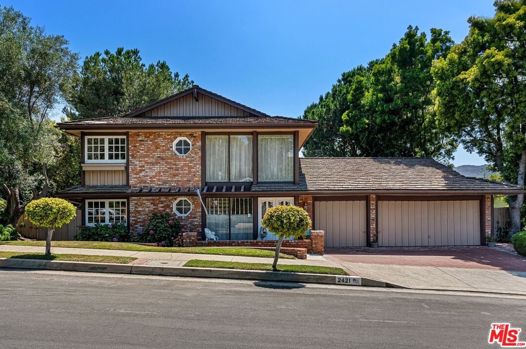 2421 La Condesa Dr, Los Angeles CA  90049-1221 exterior