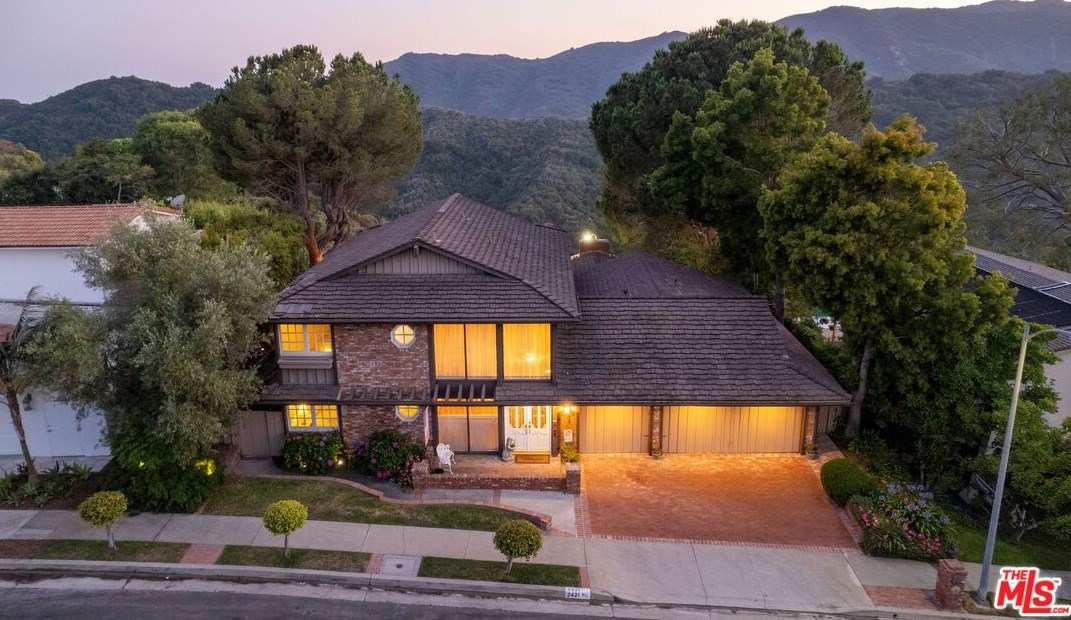 2421 La Condesa Dr, Los Angeles CA  90049-1221 exterior