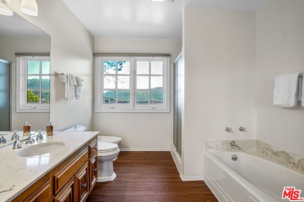 2421 La Condesa Dr, Los Angeles CA  90049-1221 exterior