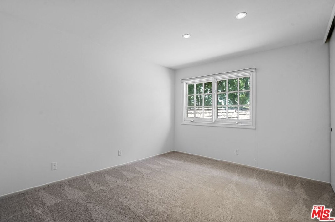 2421 La Condesa Dr, Los Angeles CA  90049-1221 exterior