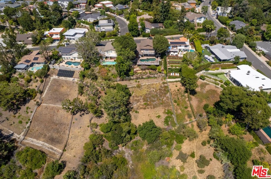 2421 La Condesa Dr, Los Angeles CA  90049-1221 exterior