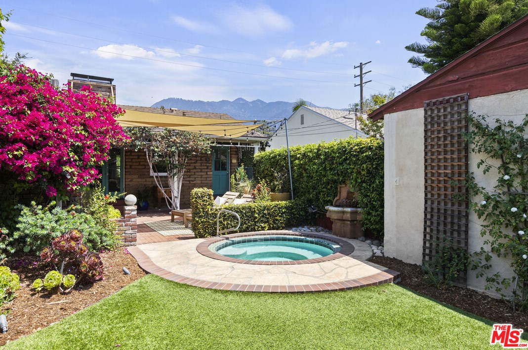 2806 Paloma St, Pasadena CA  91107-2743 exterior