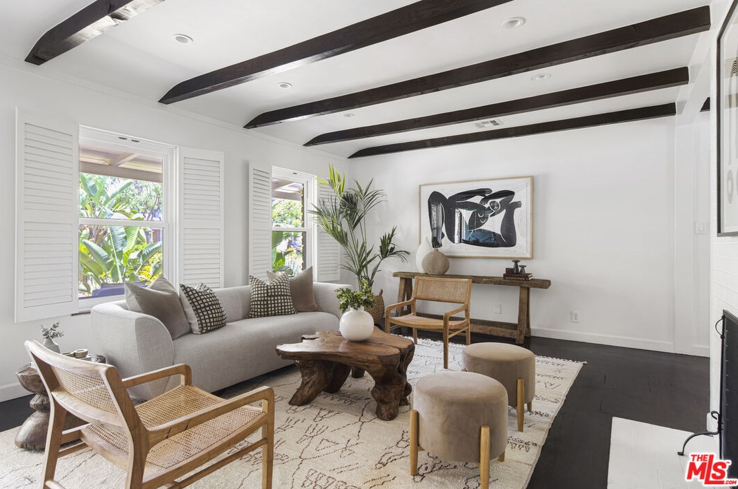 2806 Paloma St, Pasadena CA  91107-2743 exterior