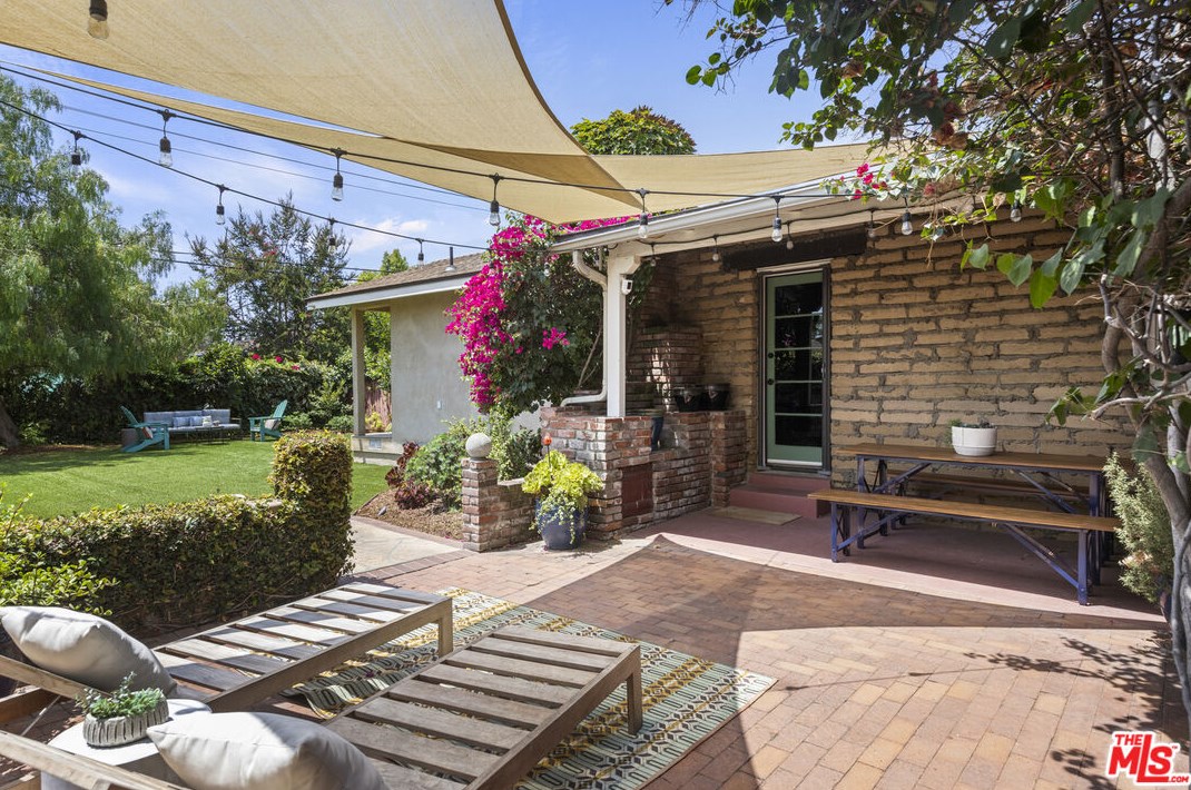 2806 Paloma St, Pasadena CA  91107-2743 exterior