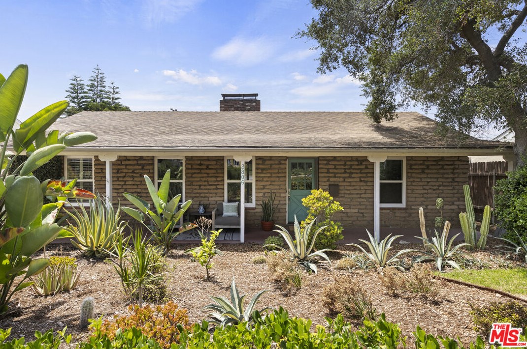 2806 Paloma St, Pasadena CA  91107-2743 exterior