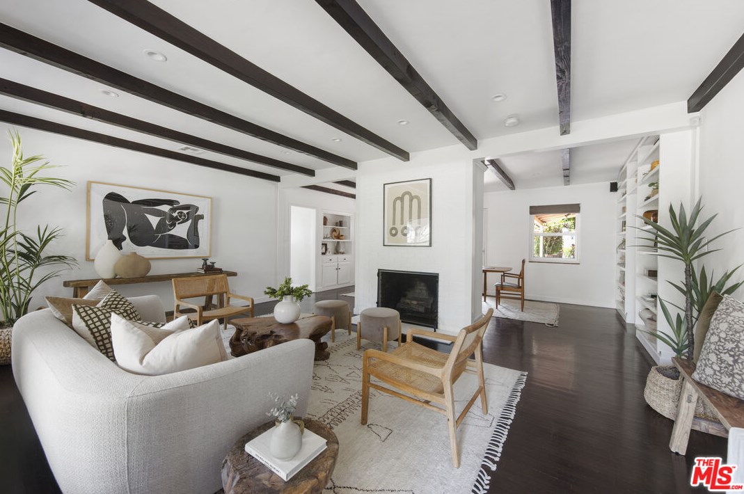 2806 Paloma St, Pasadena CA  91107-2743 exterior