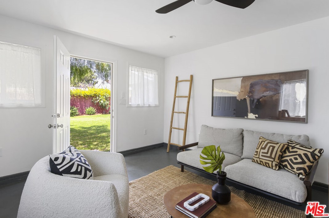 2806 Paloma St, Pasadena CA  91107-2743 exterior