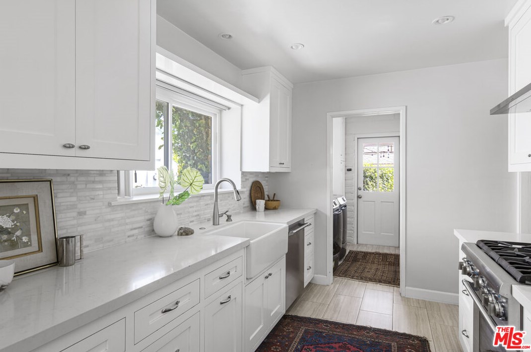2806 Paloma St, Pasadena CA  91107-2743 exterior