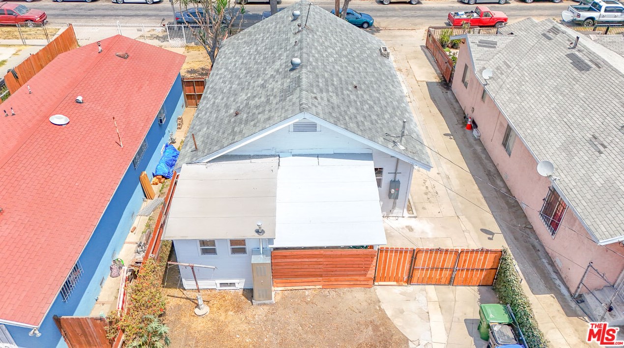 816 62nd St, Los Angeles CA  90001-1506 exterior