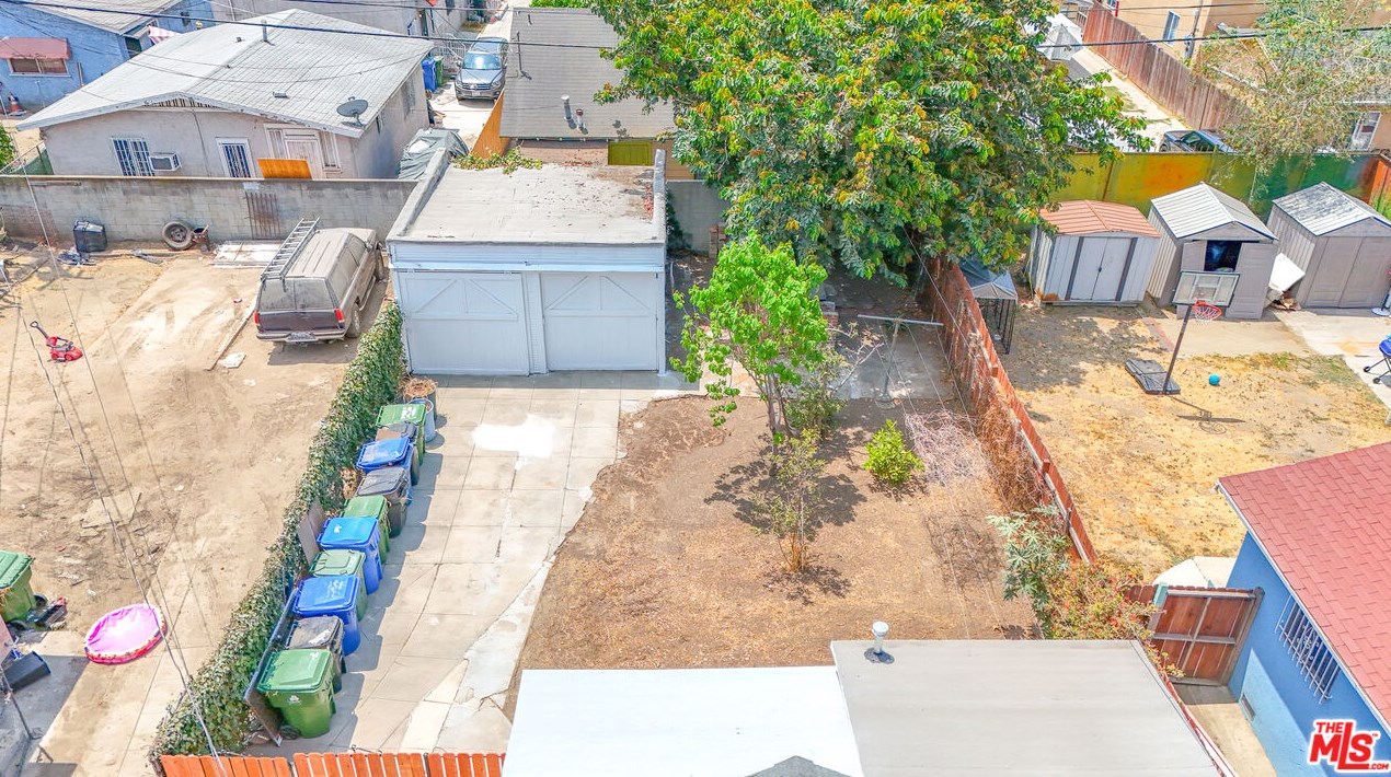 816 62nd St, Los Angeles CA  90001-1506 exterior
